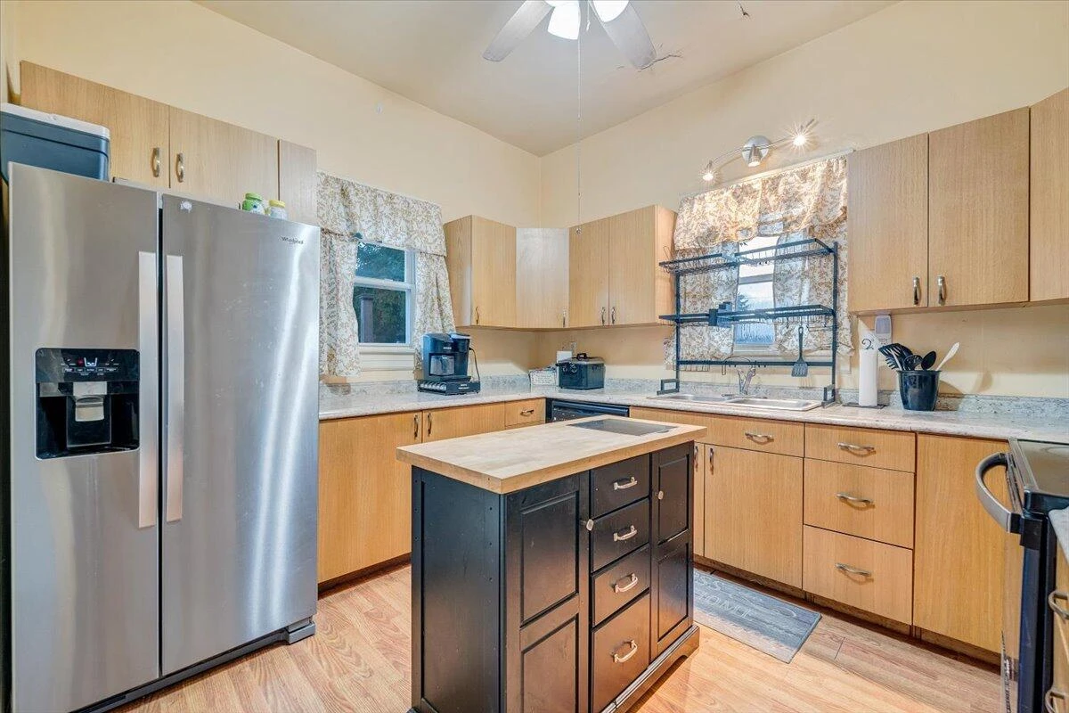 1109 Morehead AVE - Photo 9