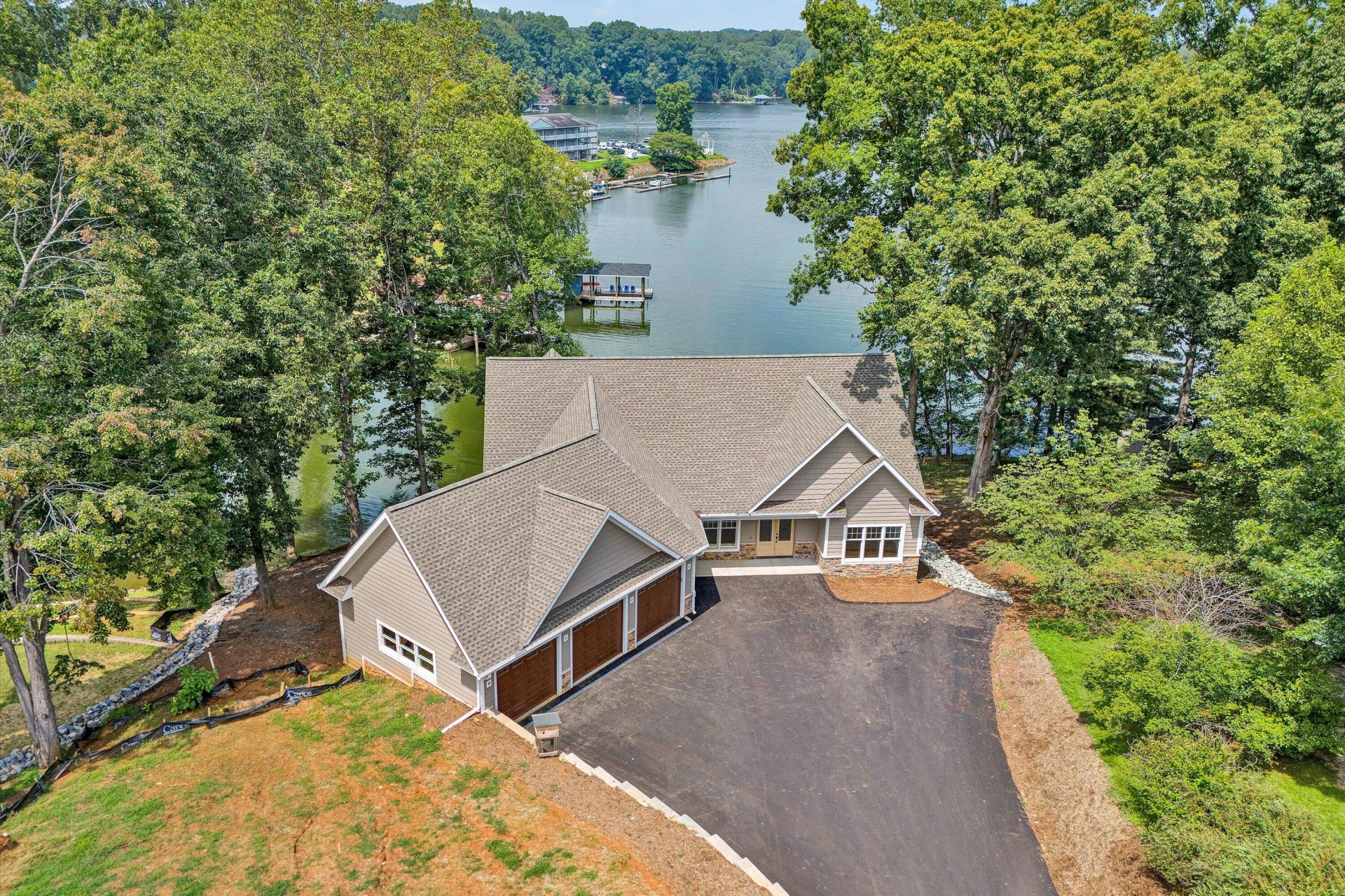 341 Chestnut Pointe DR