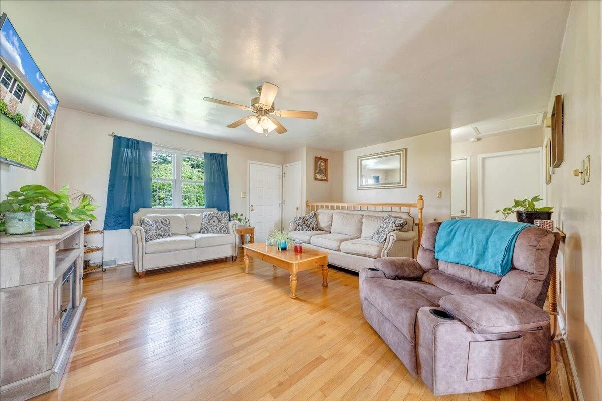 8575 Brubaker DR - Photo 4