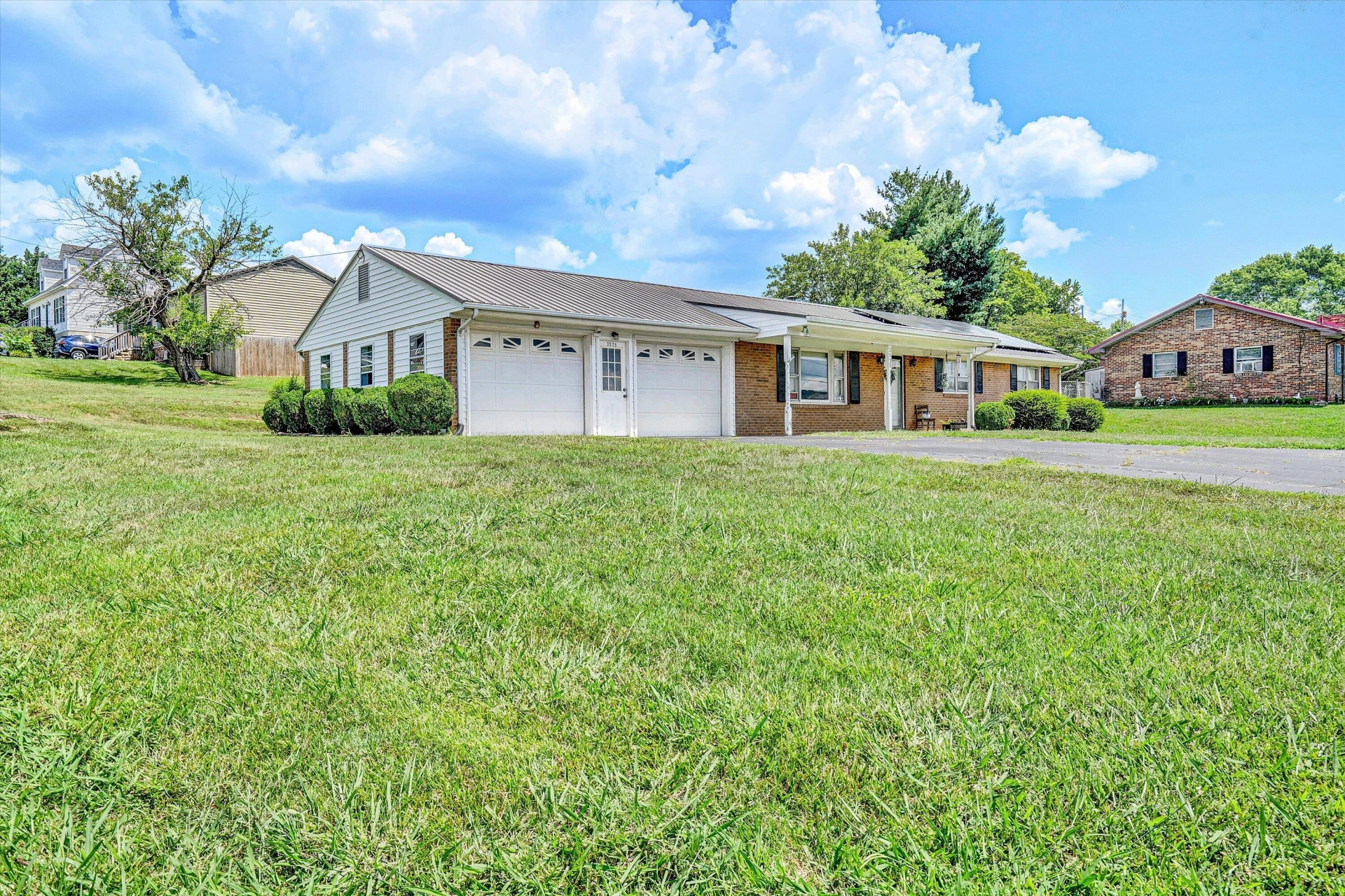 3525 Andrew AVE - Photo 2