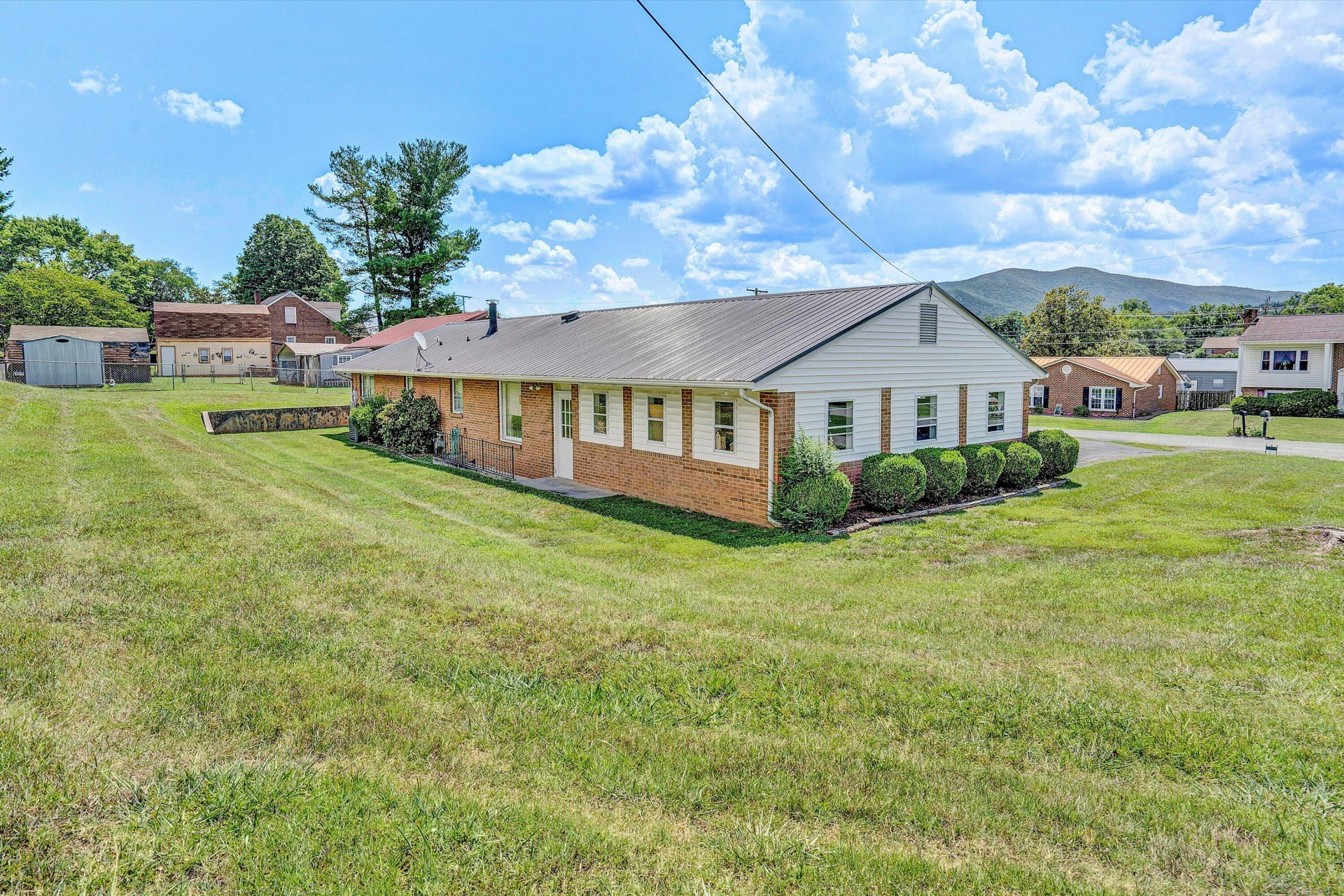 3525 Andrew AVE - Photo 22