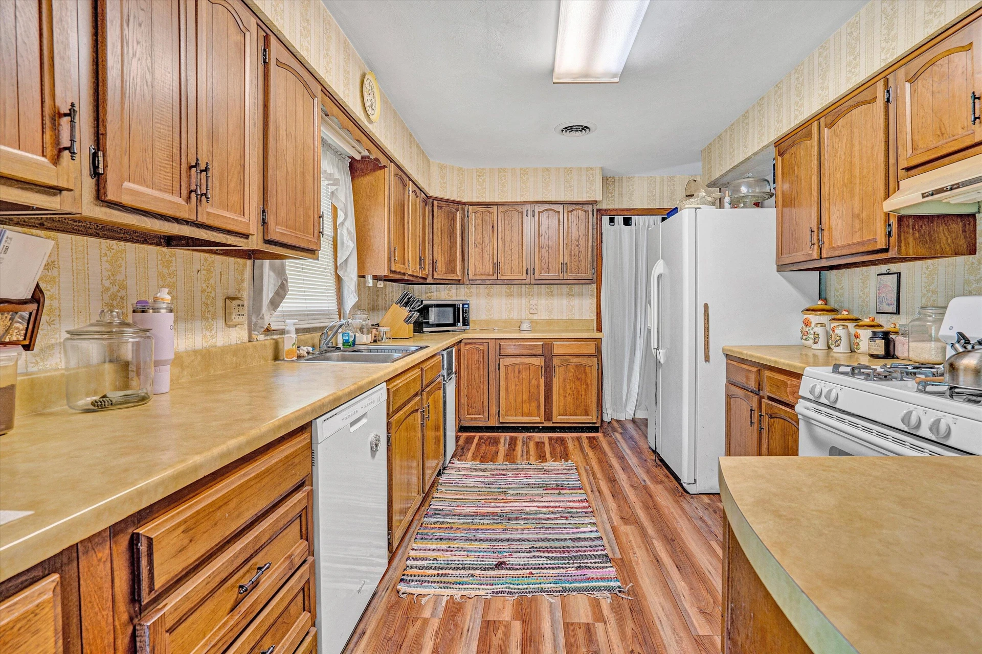 3525 Andrew AVE - Photo 6