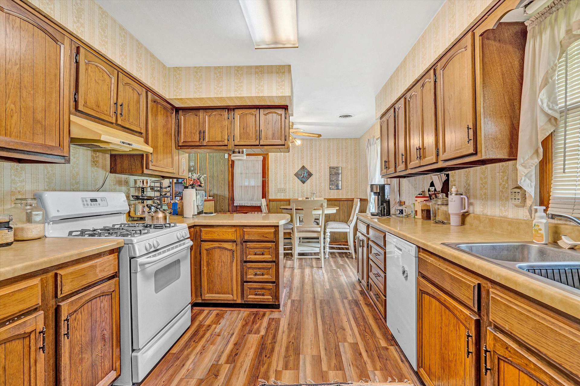 3525 Andrew AVE - Photo 8