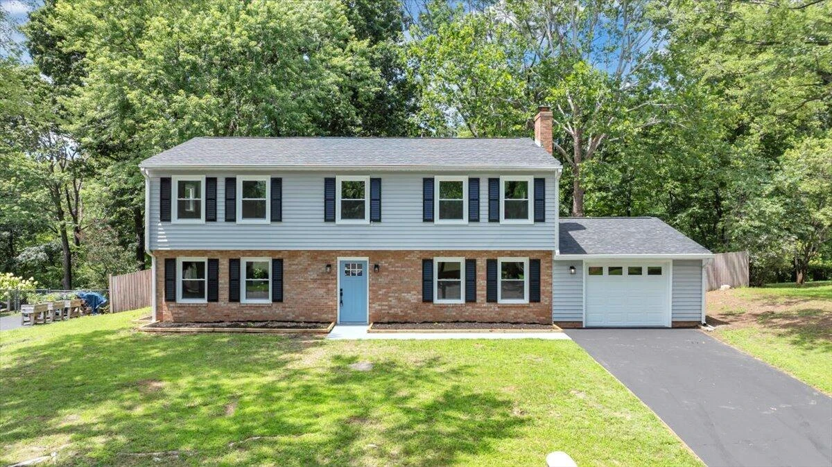 2640 Tulip LN