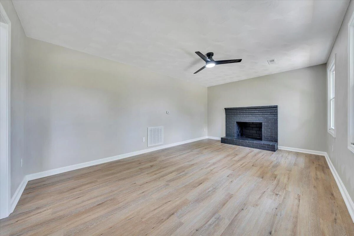 2640 Tulip LN - Photo 4