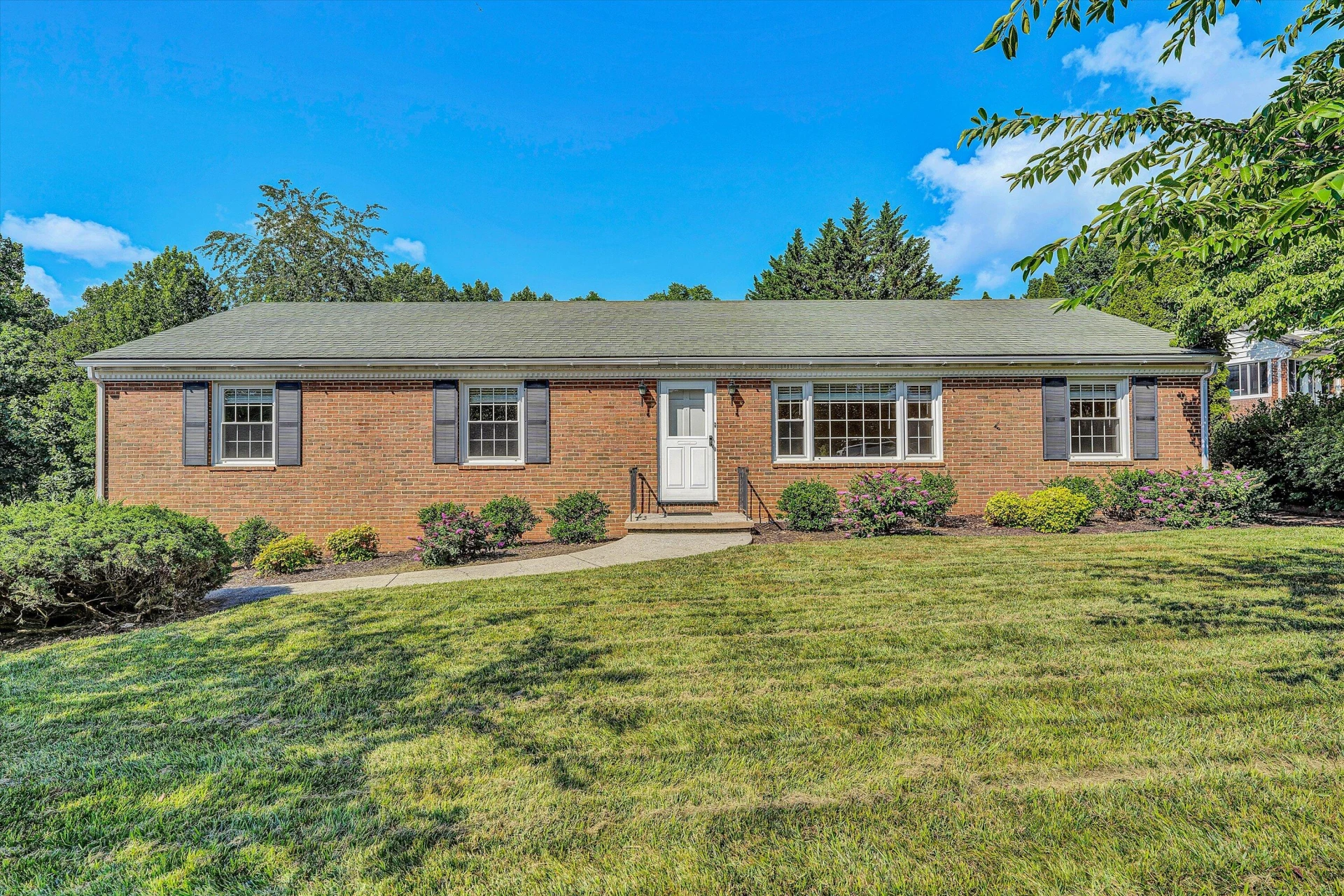 4212 Woodridge DR
