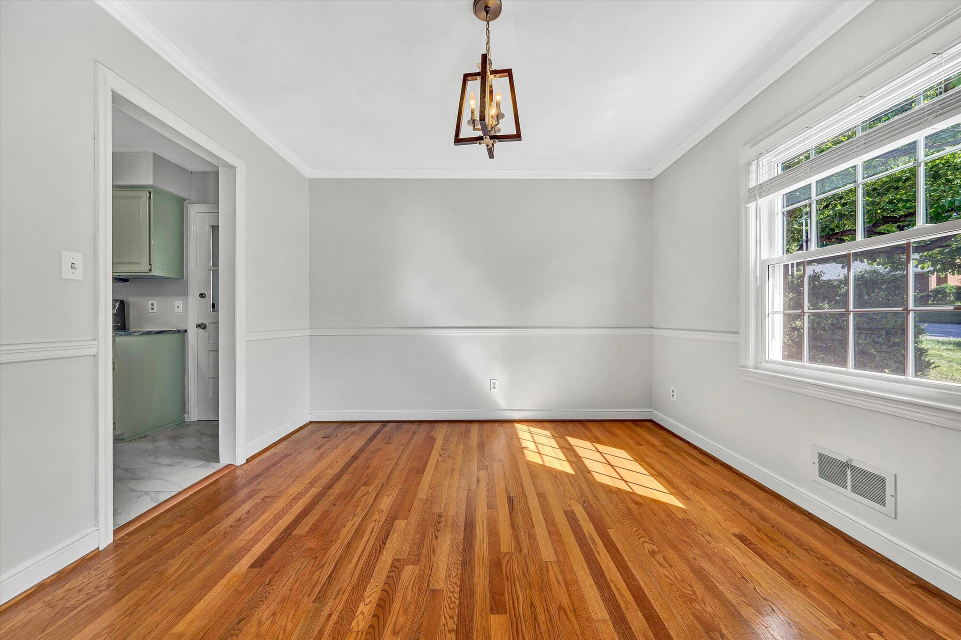 4212 Woodridge DR - Photo 11