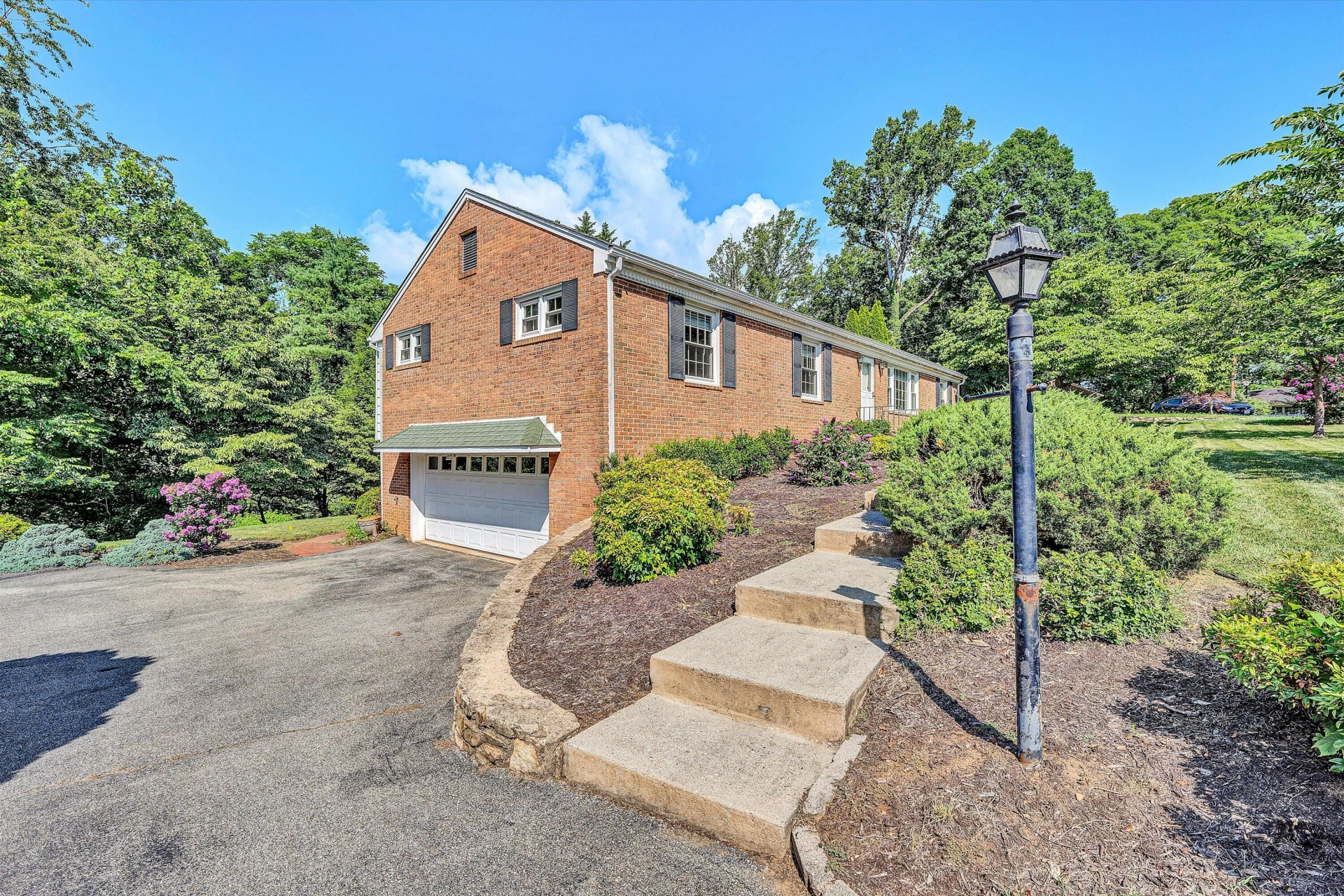 4212 Woodridge DR - Photo 3