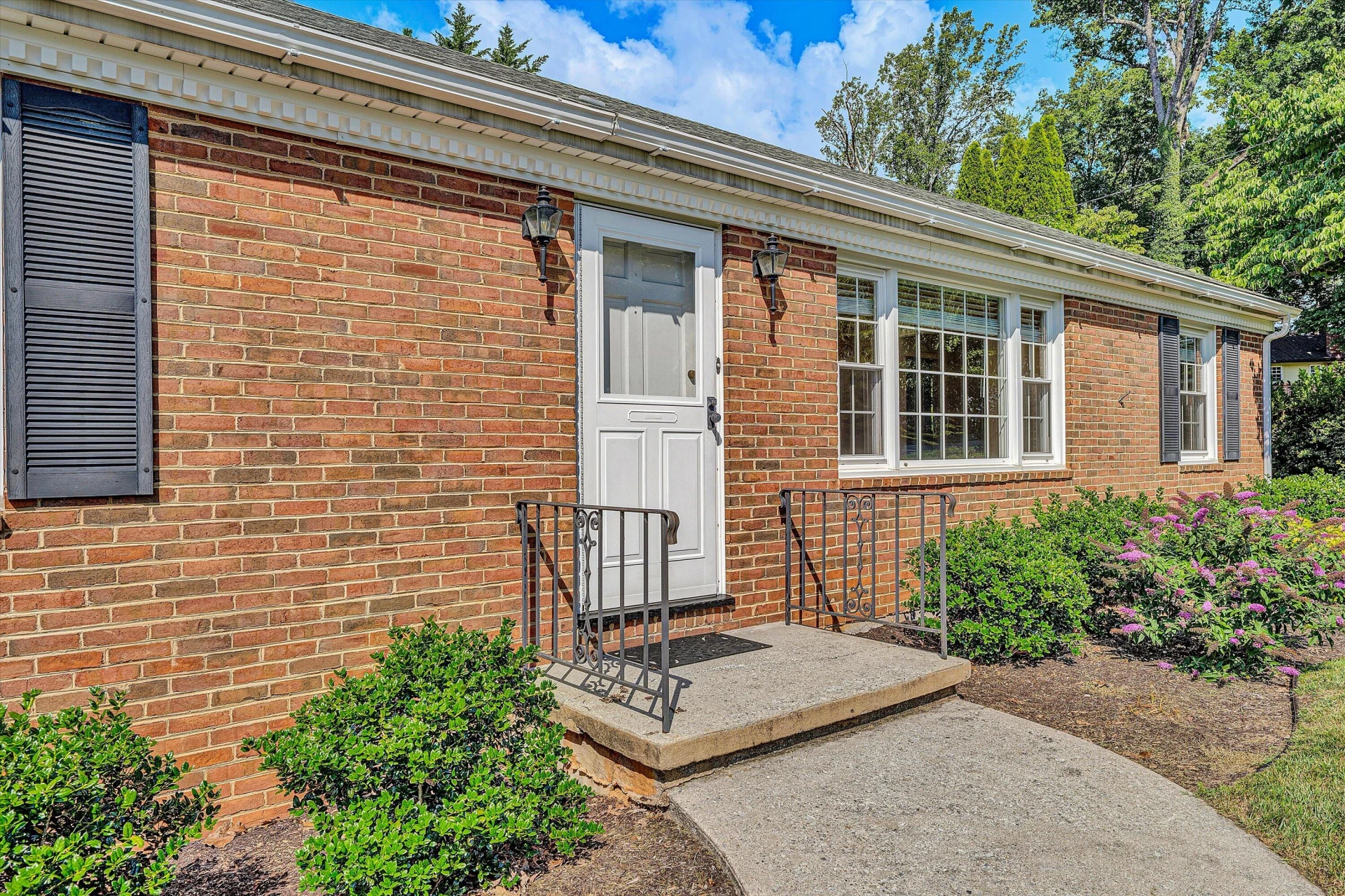 4212 Woodridge DR - Photo 4