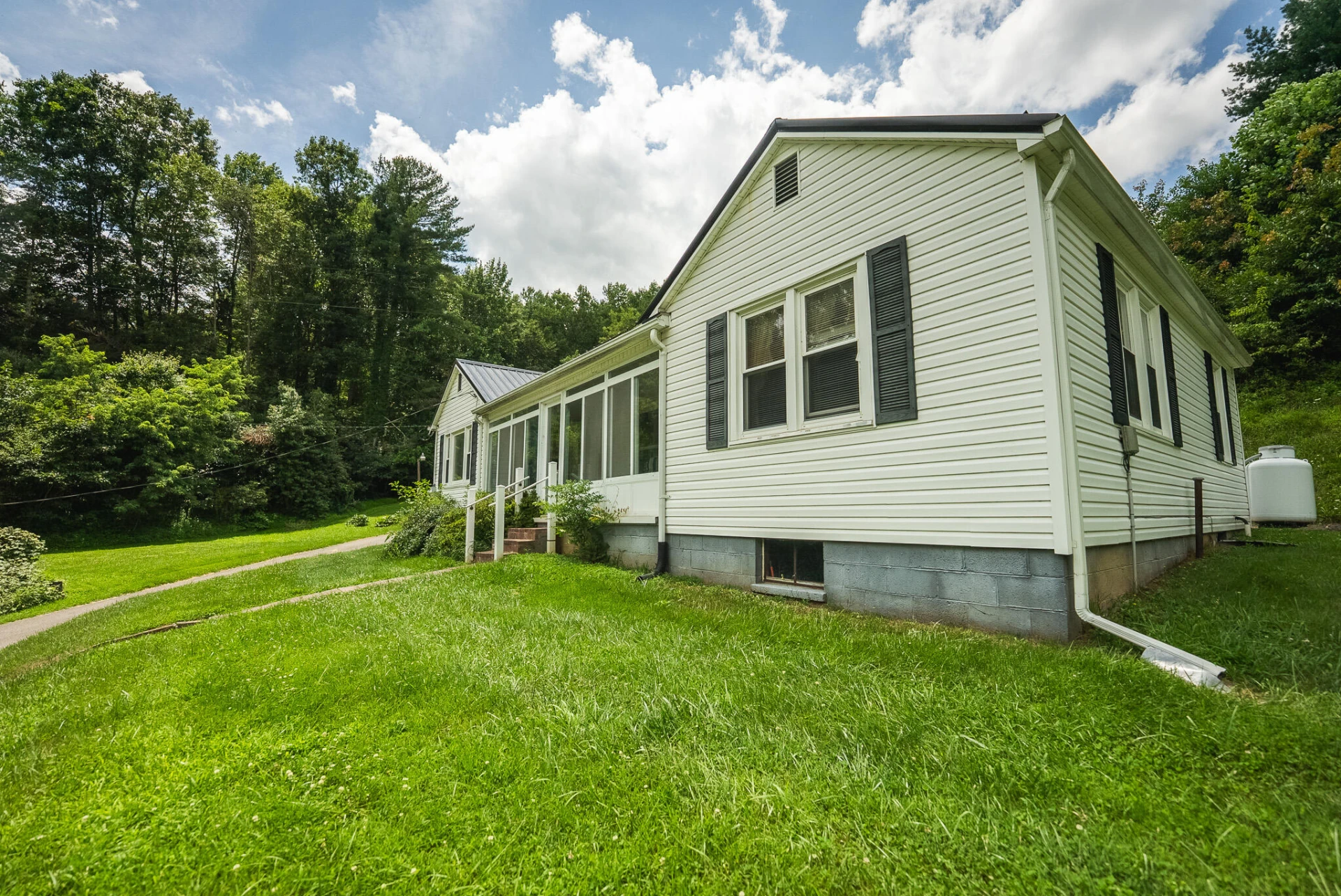 4752 Webbs Mill RD - Photo 2