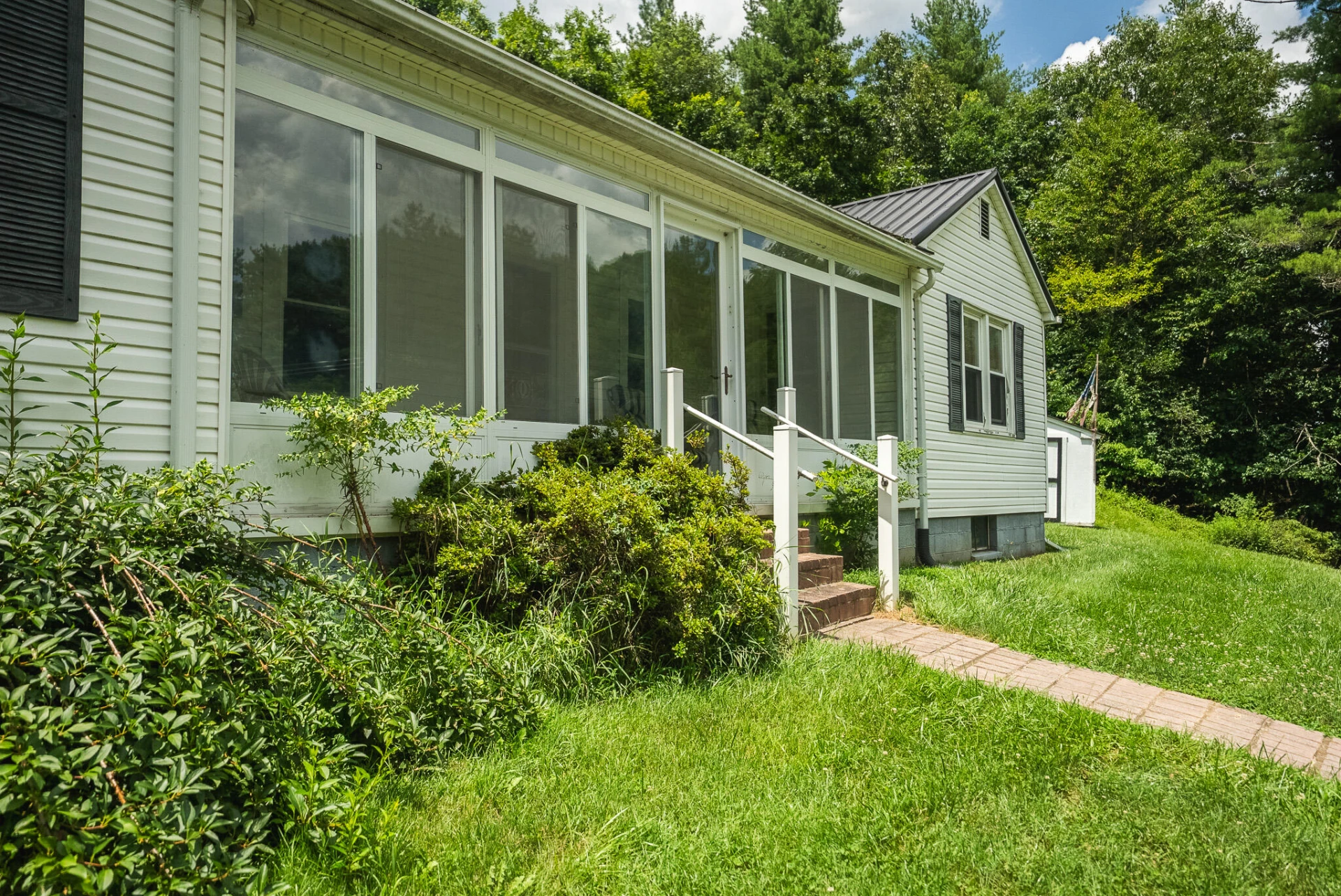 4752 Webbs Mill RD - Photo 3