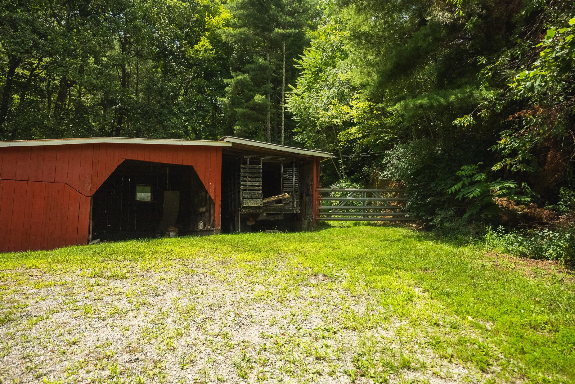 4752 Webbs Mill RD - Photo 37