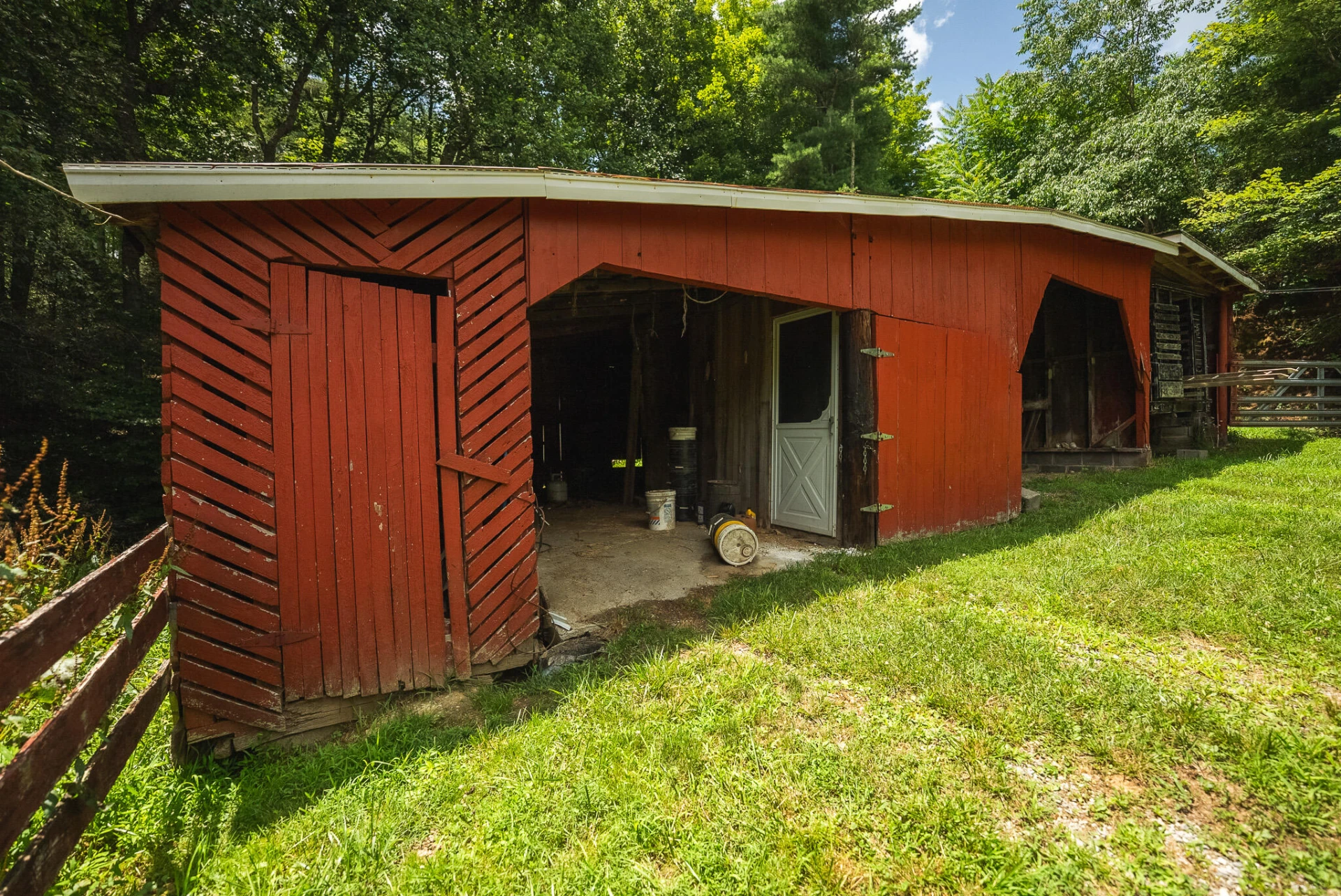 4752 Webbs Mill RD - Photo 39