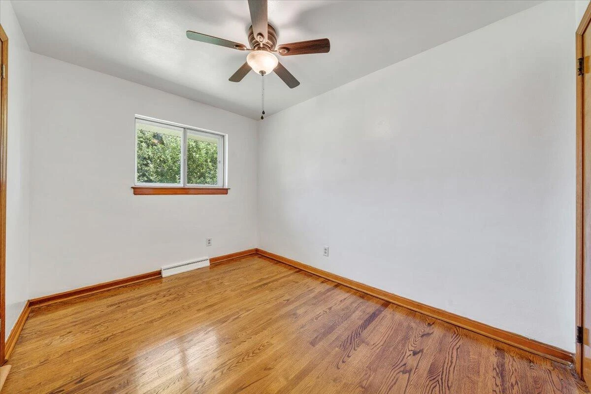 3332 Maplelawn AVE - Photo 12