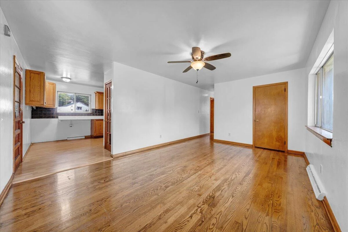 3332 Maplelawn AVE - Photo 3