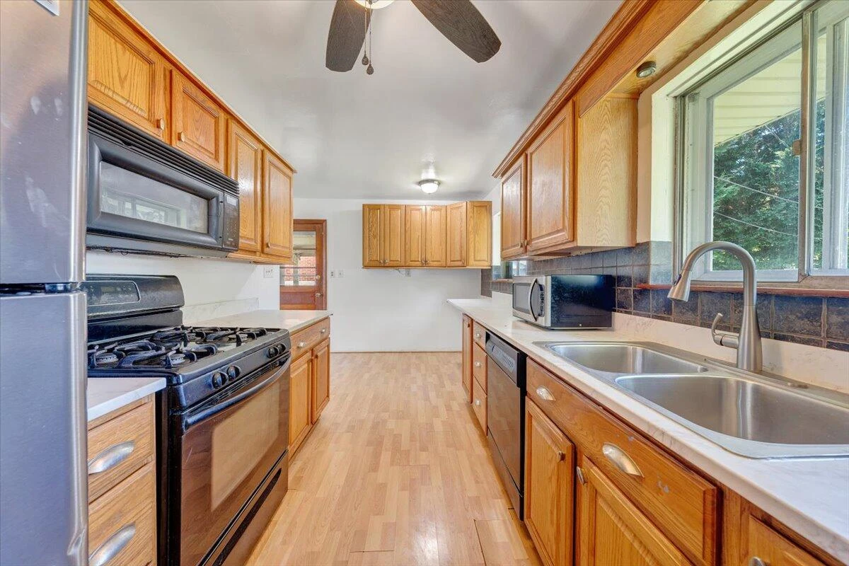 3332 Maplelawn AVE - Photo 6