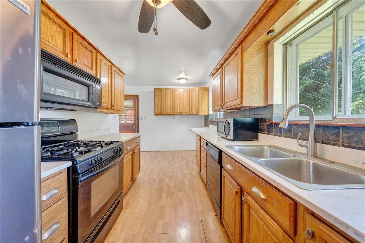 3332 Maplelawn AVE - Photo 7