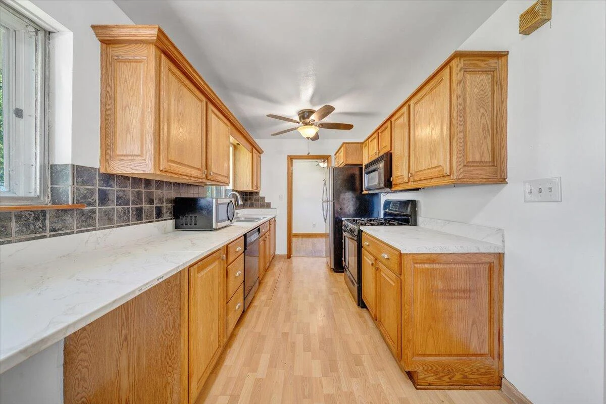 3332 Maplelawn AVE - Photo 8