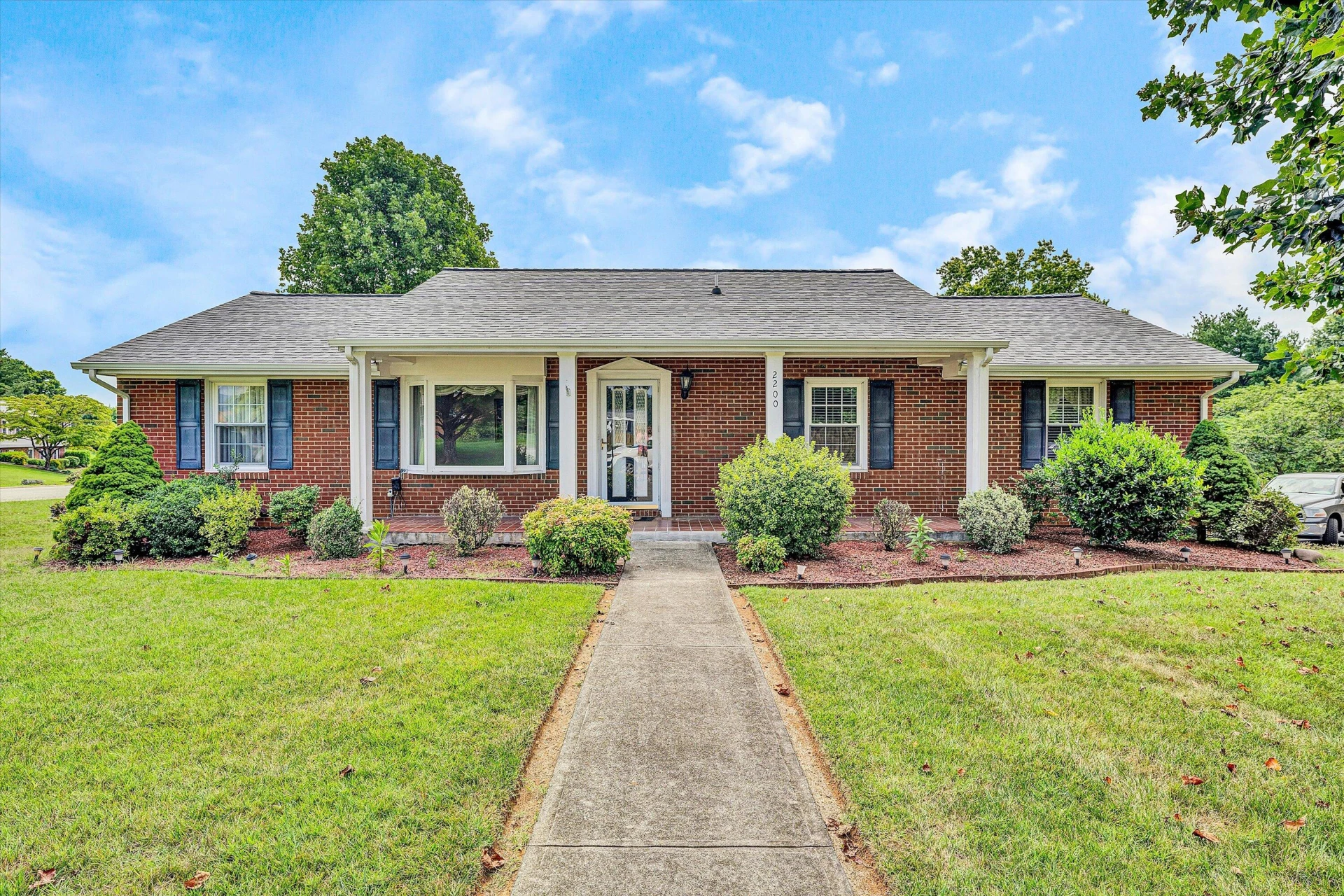 2200 Gloria DR