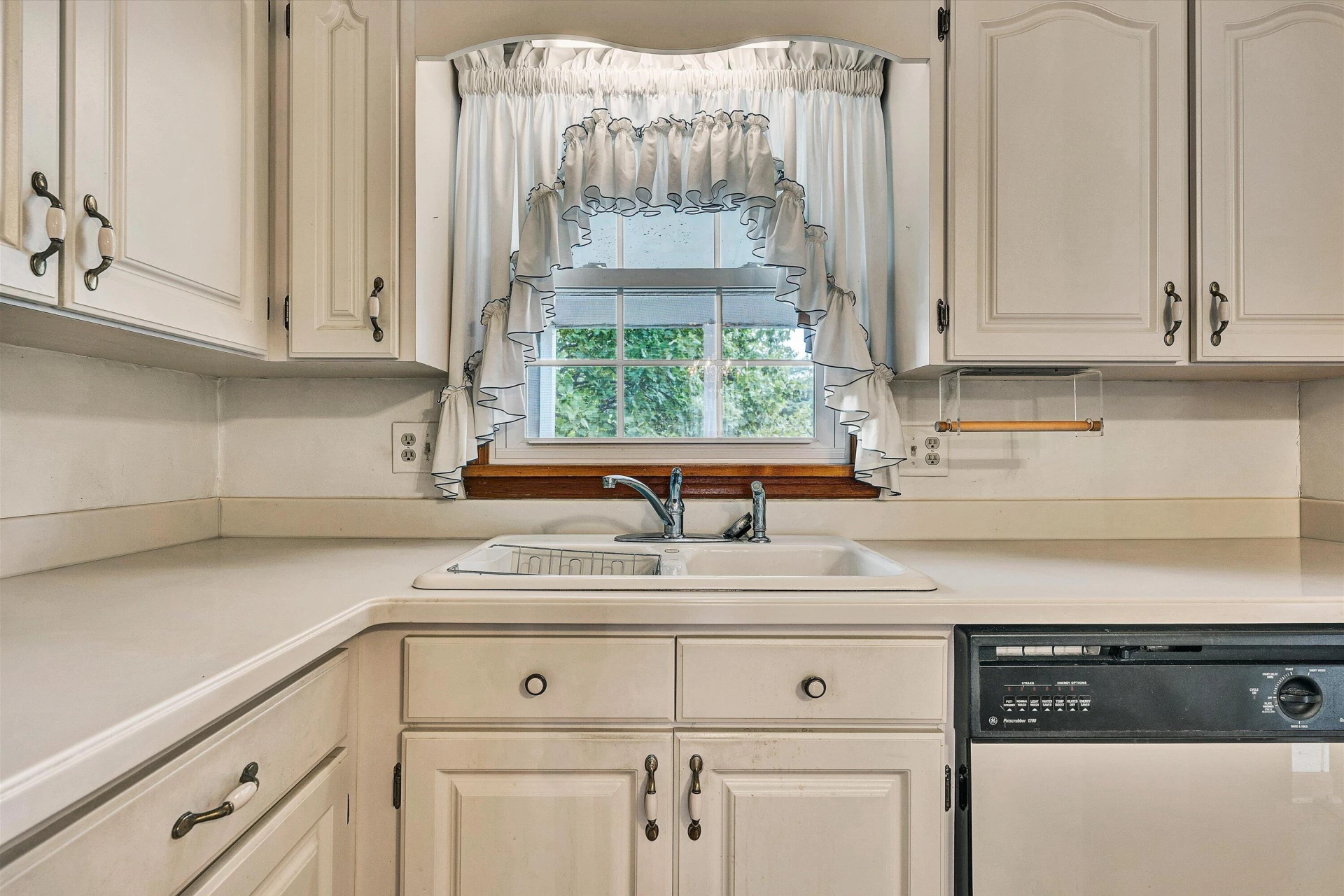 2200 Gloria DR - Photo 15
