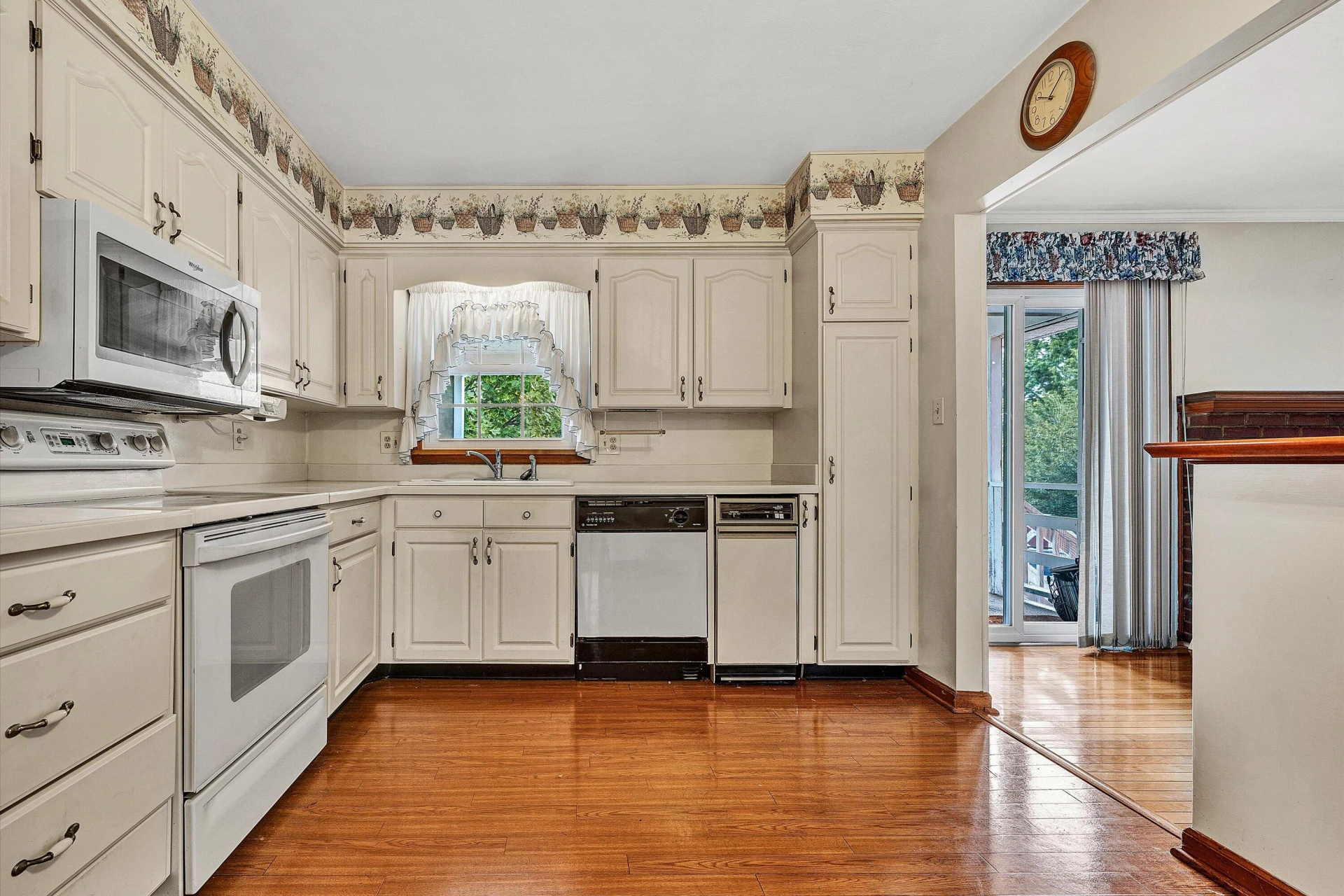 2200 Gloria DR - Photo 16