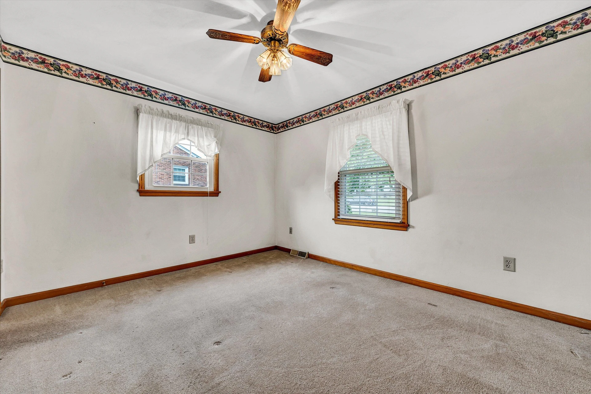 2200 Gloria DR - Photo 18