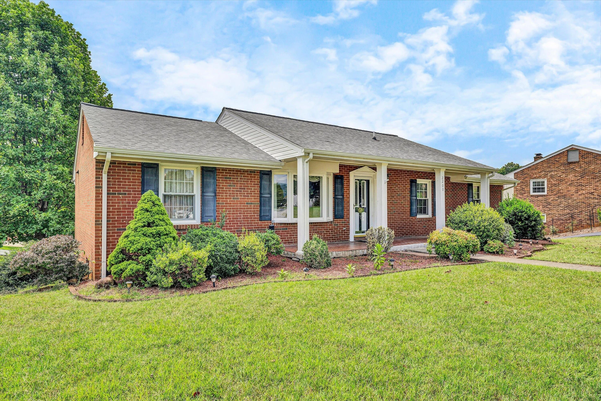 2200 Gloria DR - Photo 2