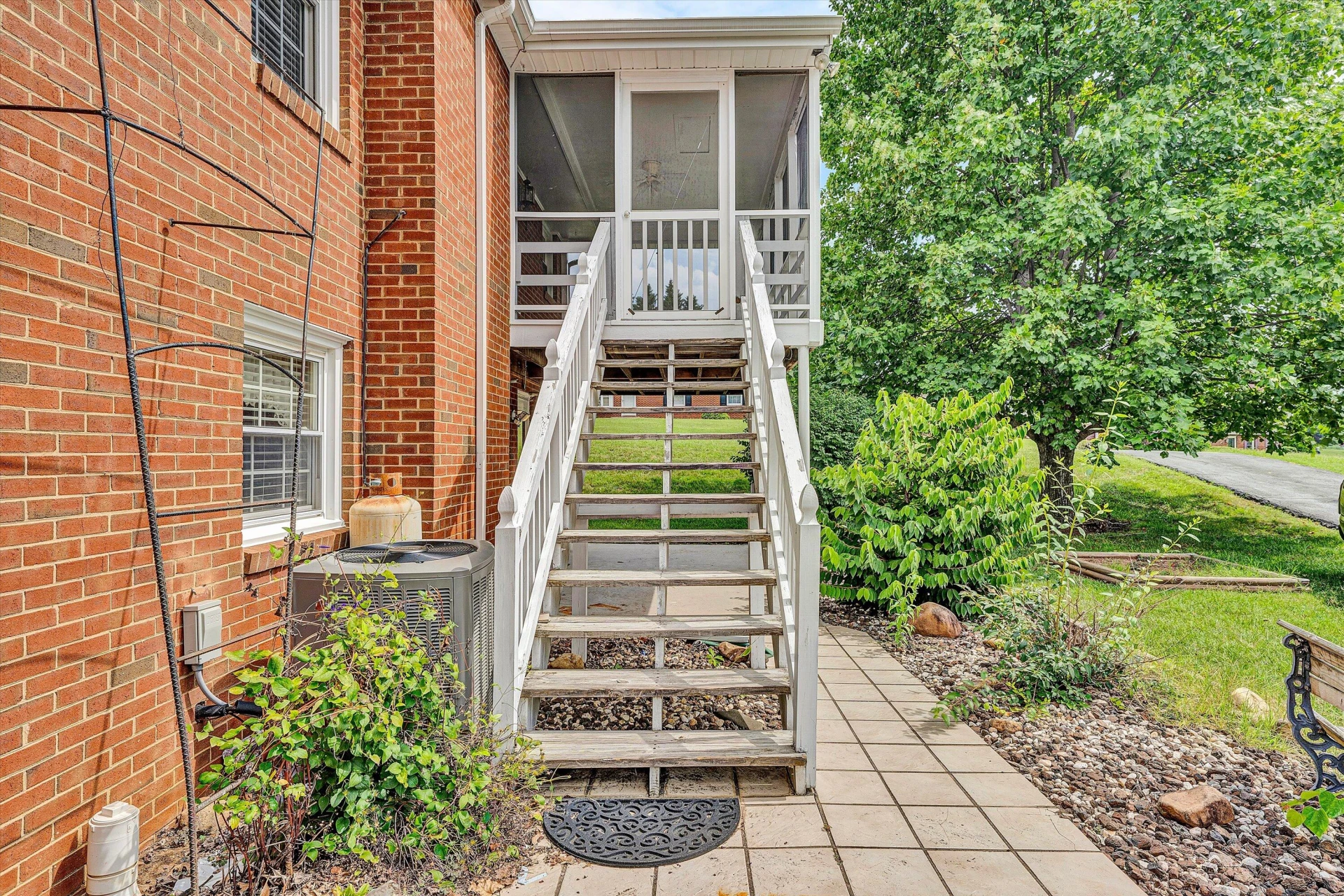 2200 Gloria DR - Photo 36