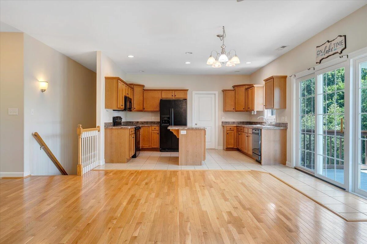 1077 Barrow Hills DR - Photo 10