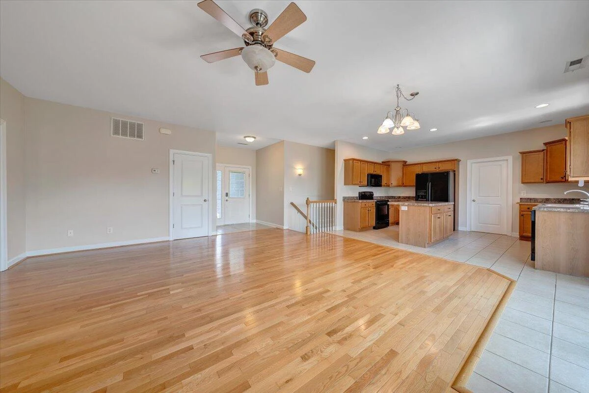 1077 Barrow Hills DR - Photo 11
