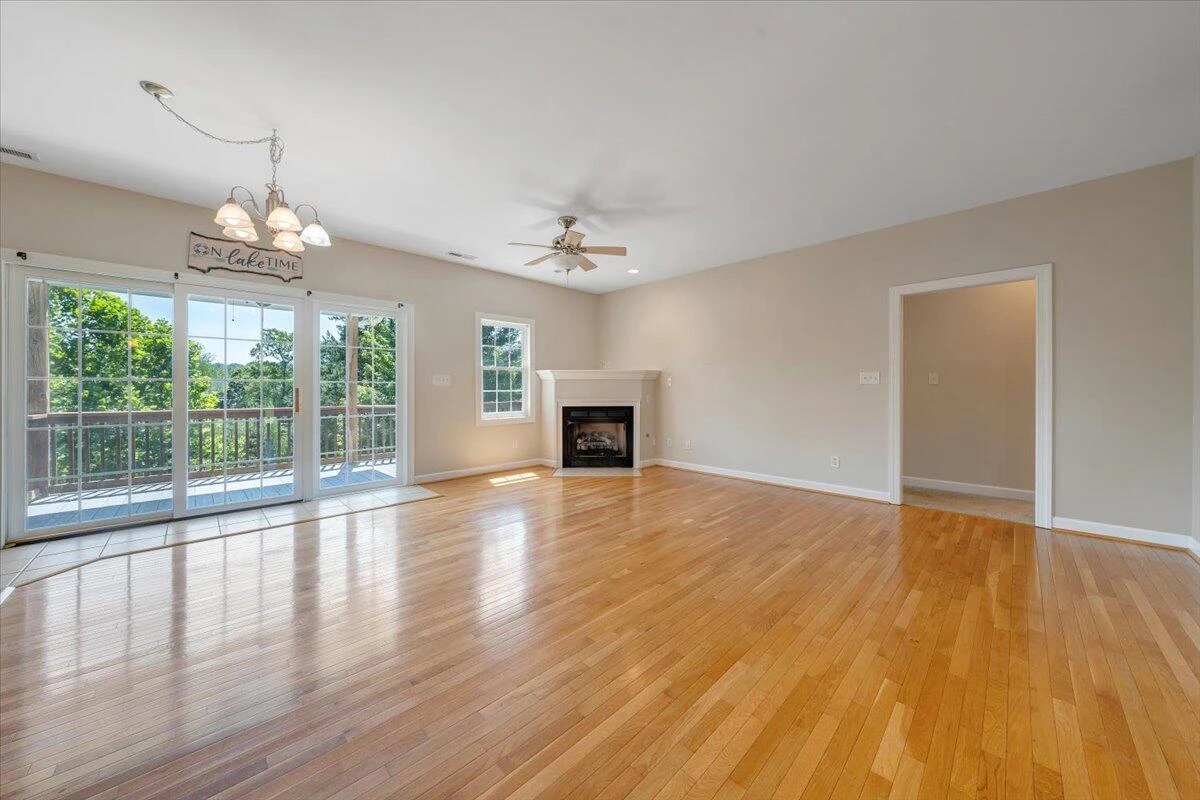1077 Barrow Hills DR - Photo 12