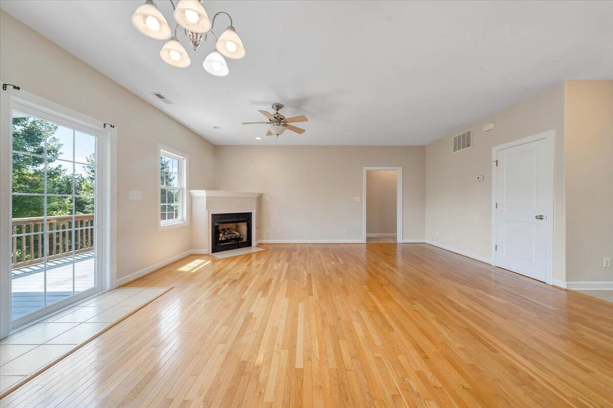 1077 Barrow Hills DR - Photo 14