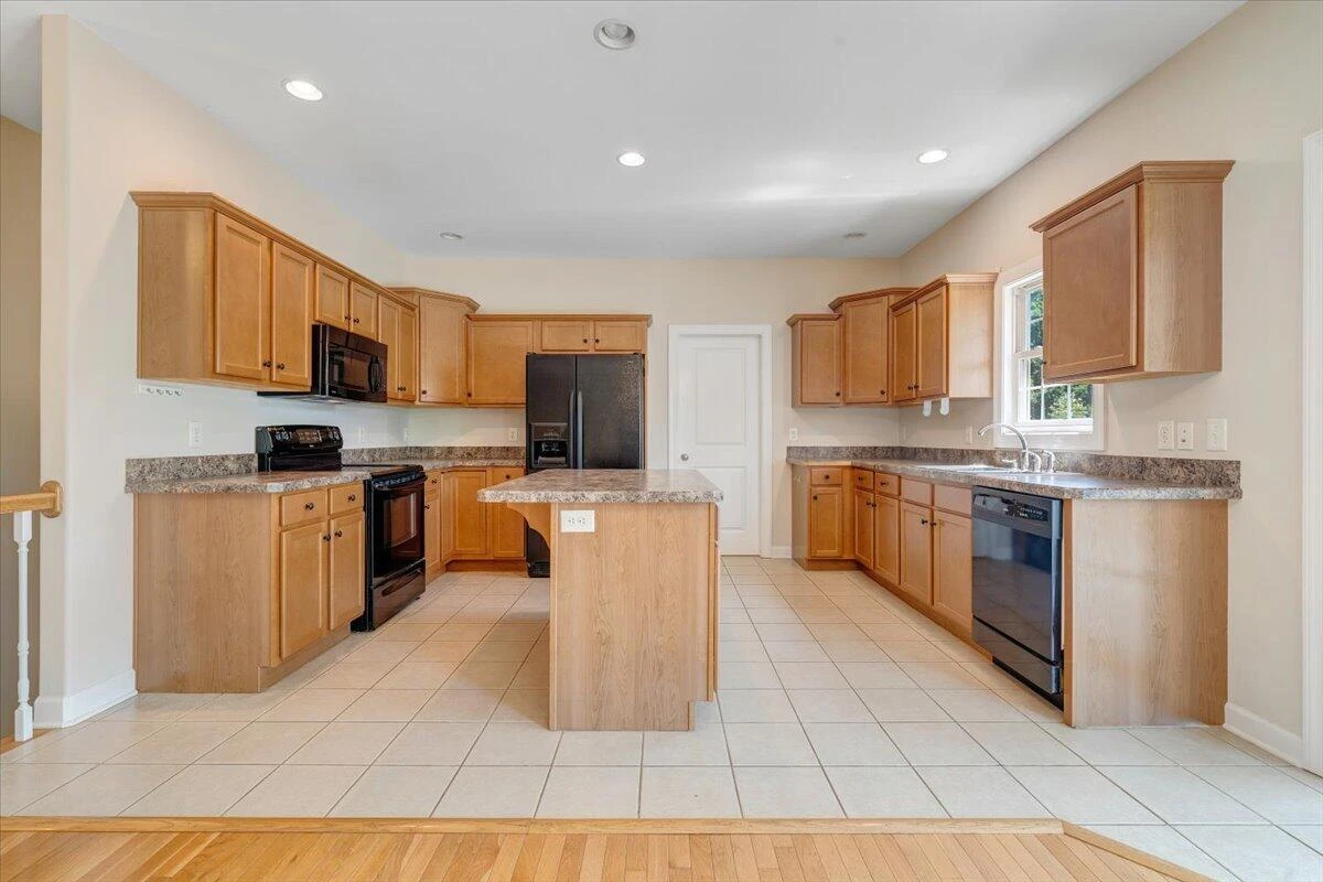 1077 Barrow Hills DR - Photo 15