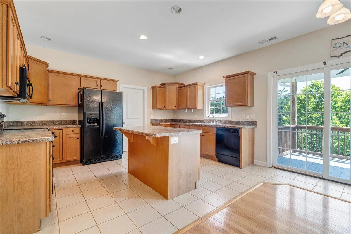 1077 Barrow Hills DR - Photo 16