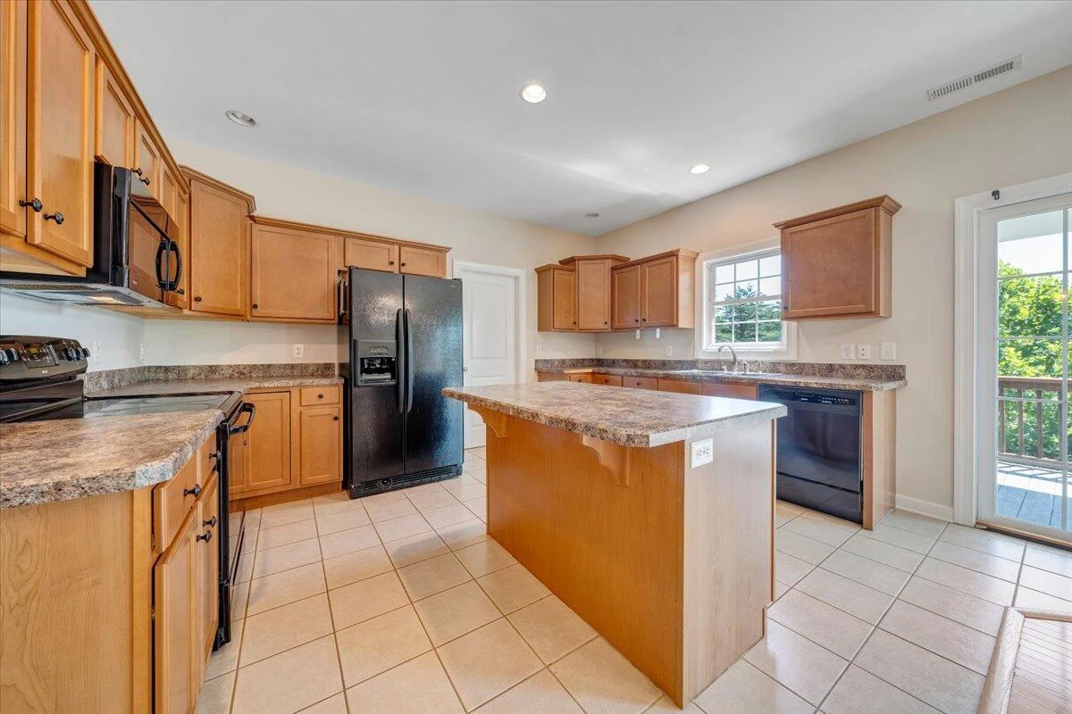 1077 Barrow Hills DR - Photo 17