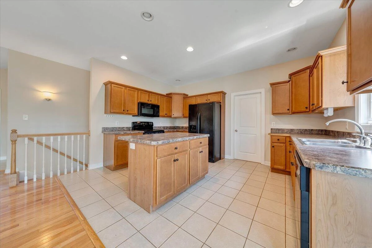 1077 Barrow Hills DR - Photo 18