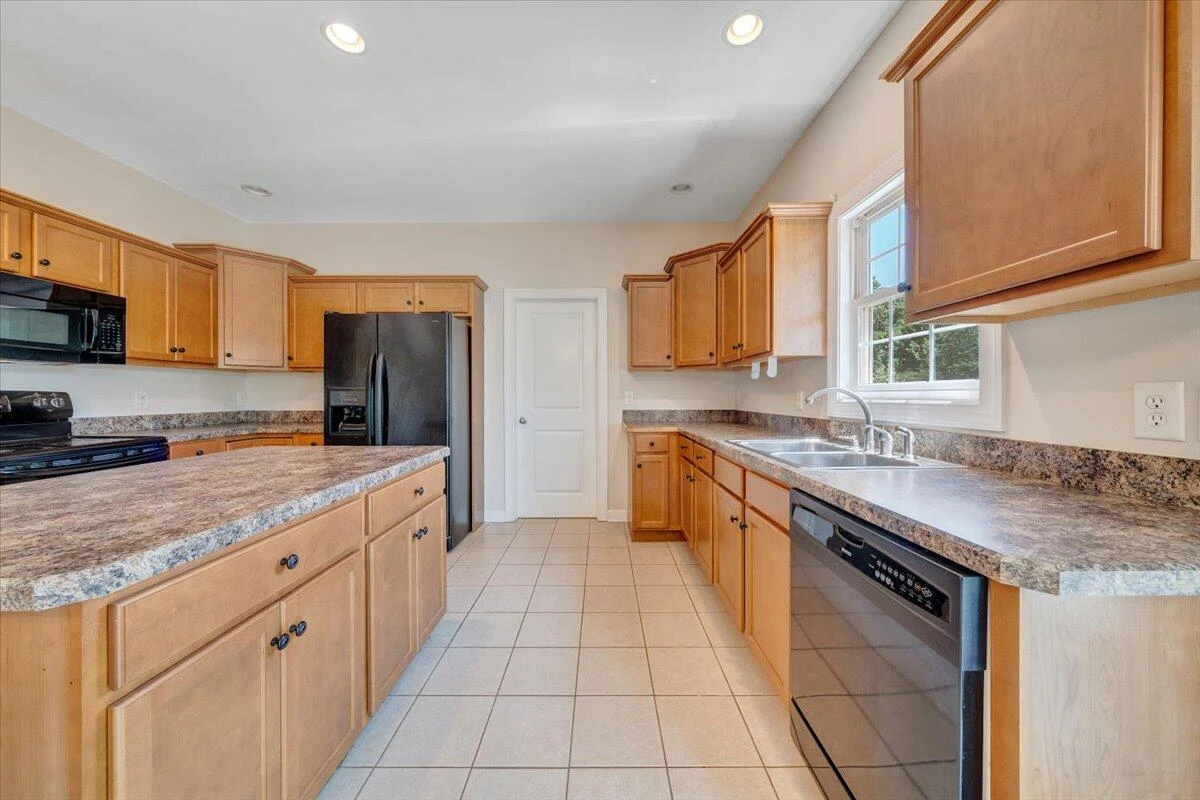 1077 Barrow Hills DR - Photo 19