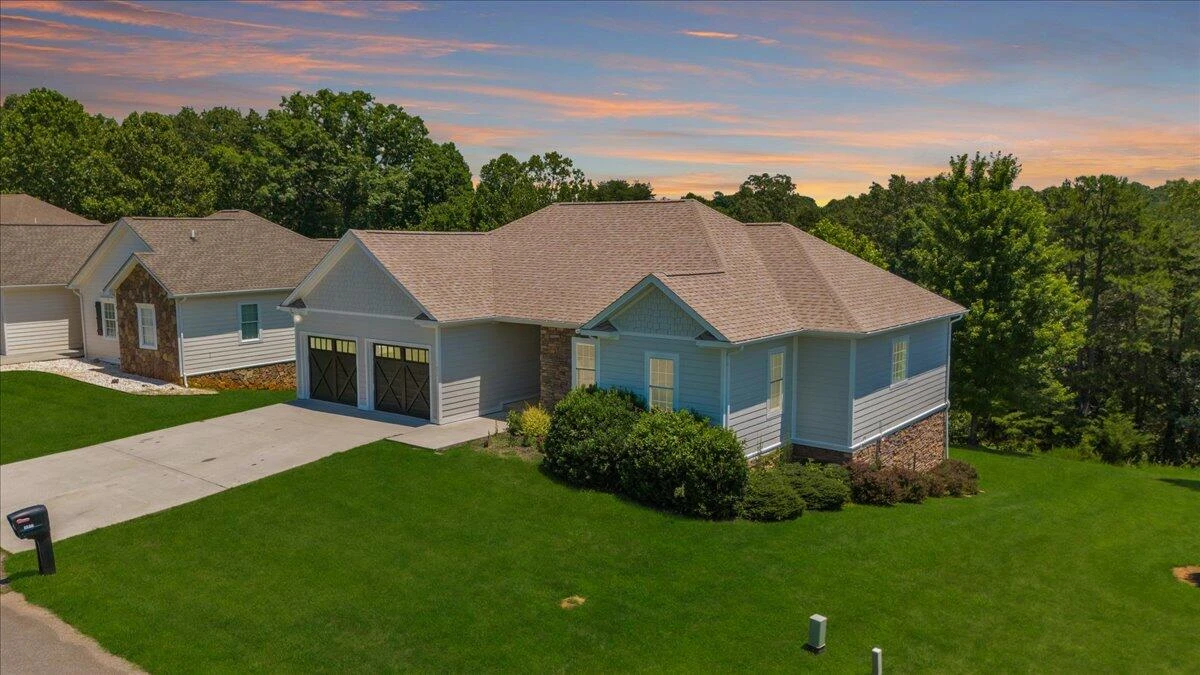 1077 Barrow Hills DR - Photo 2
