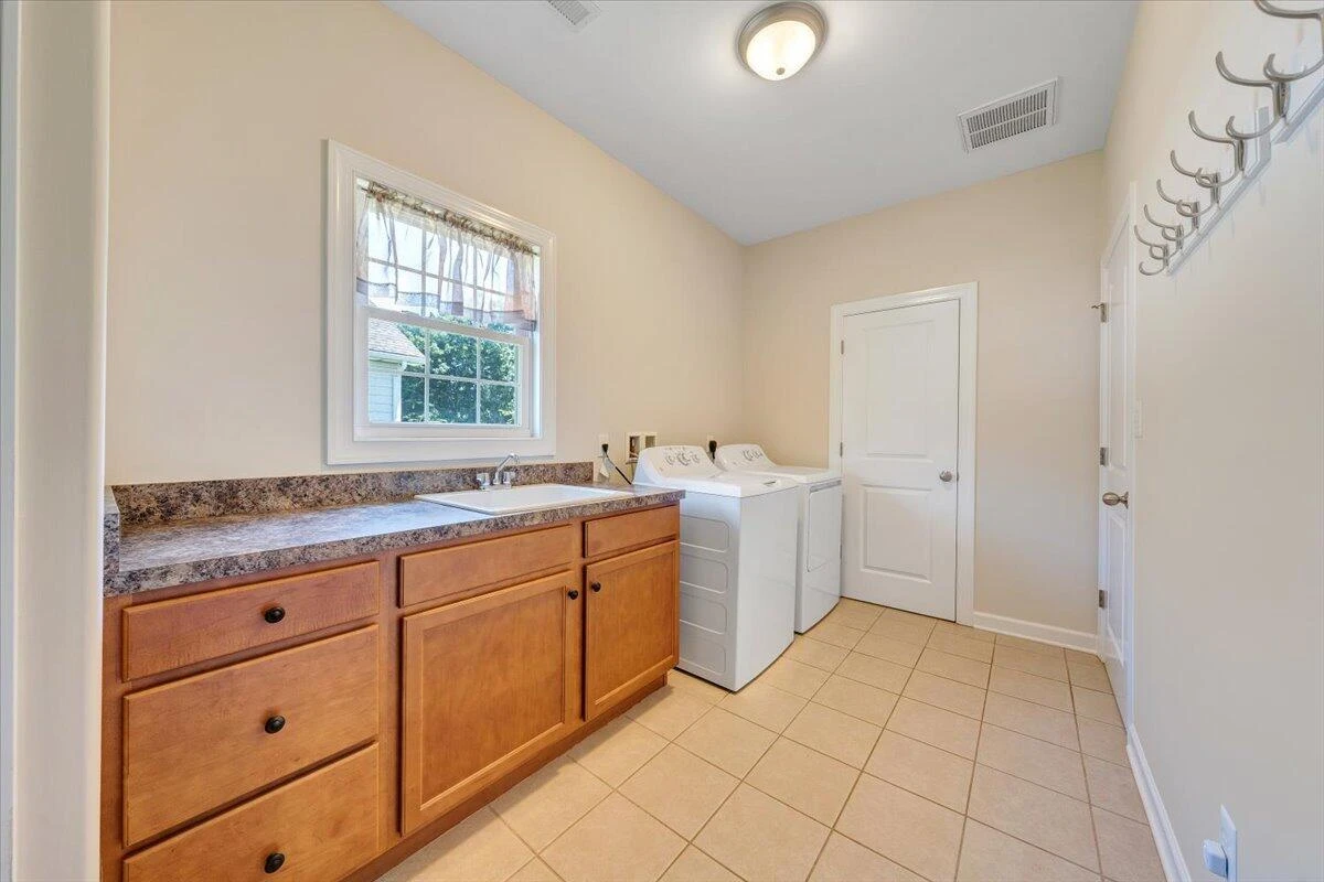 1077 Barrow Hills DR - Photo 24