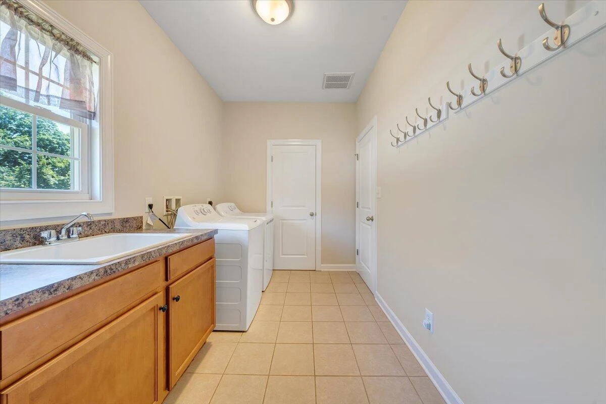 1077 Barrow Hills DR - Photo 25