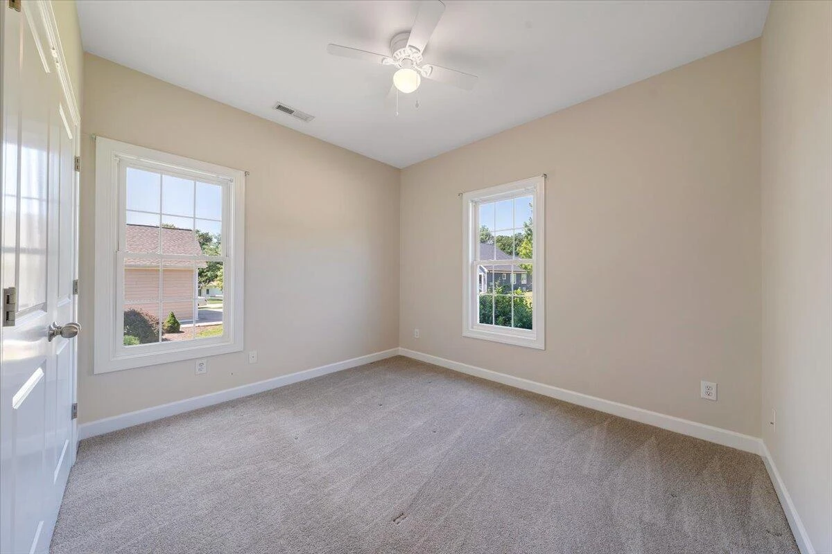 1077 Barrow Hills DR - Photo 30