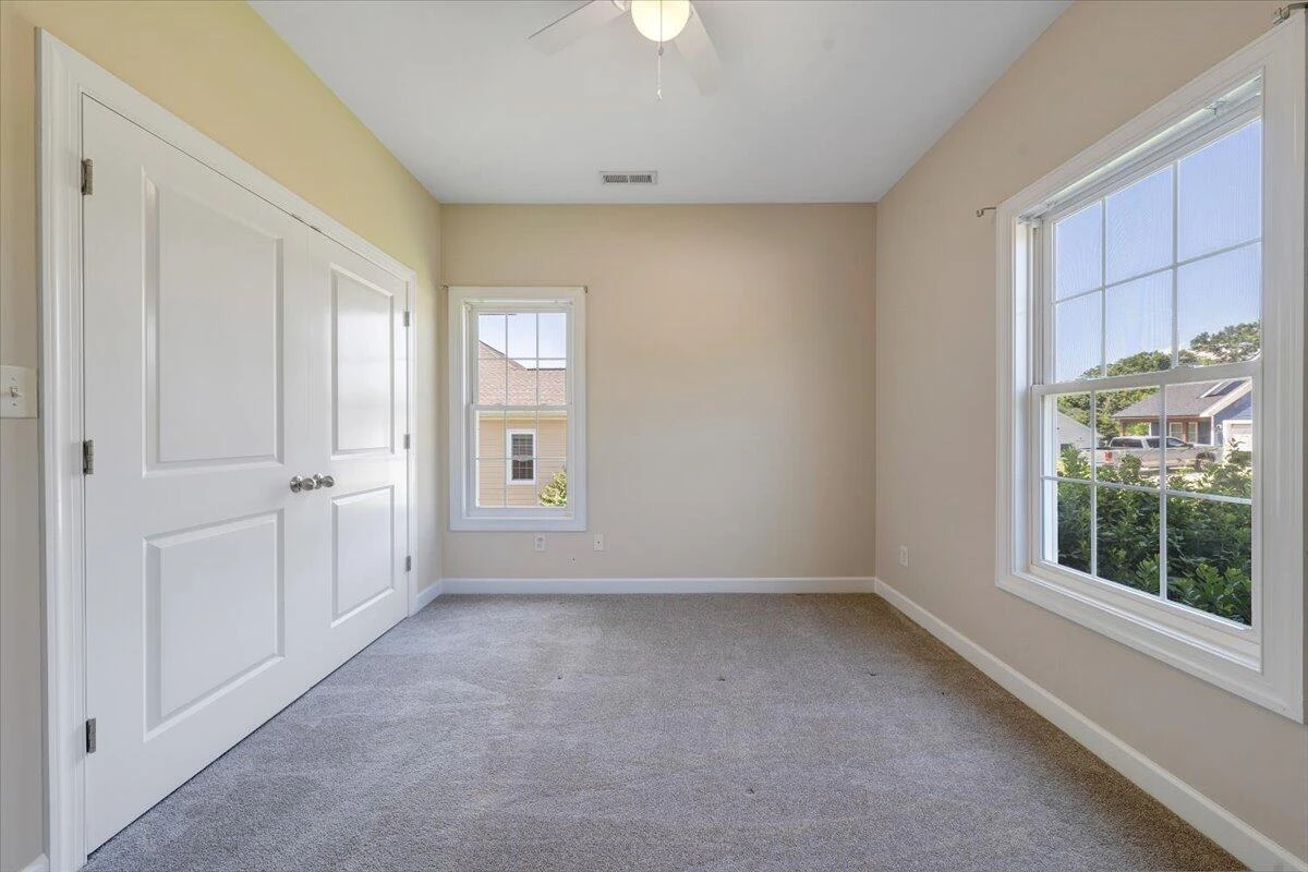 1077 Barrow Hills DR - Photo 32