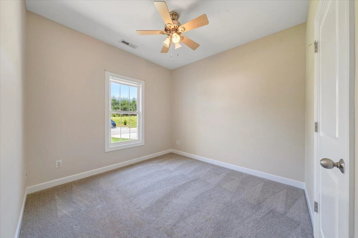 1077 Barrow Hills DR - Photo 34