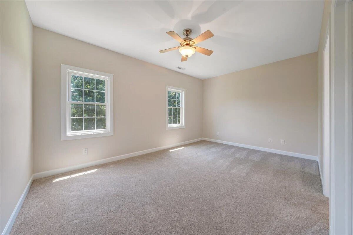 1077 Barrow Hills DR - Photo 36