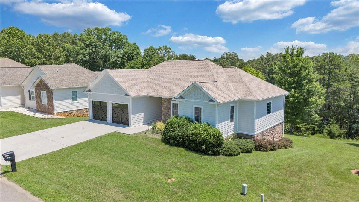 1077 Barrow Hills DR - Photo 4