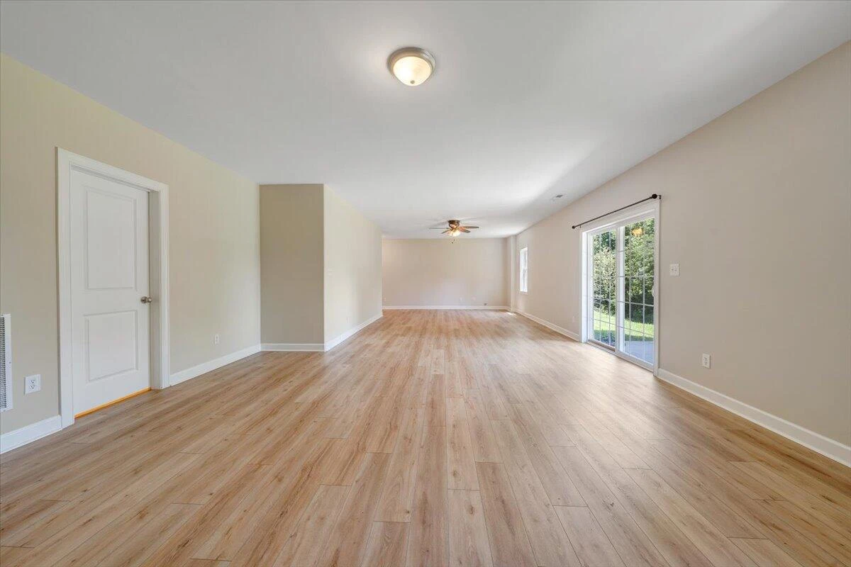 1077 Barrow Hills DR - Photo 48