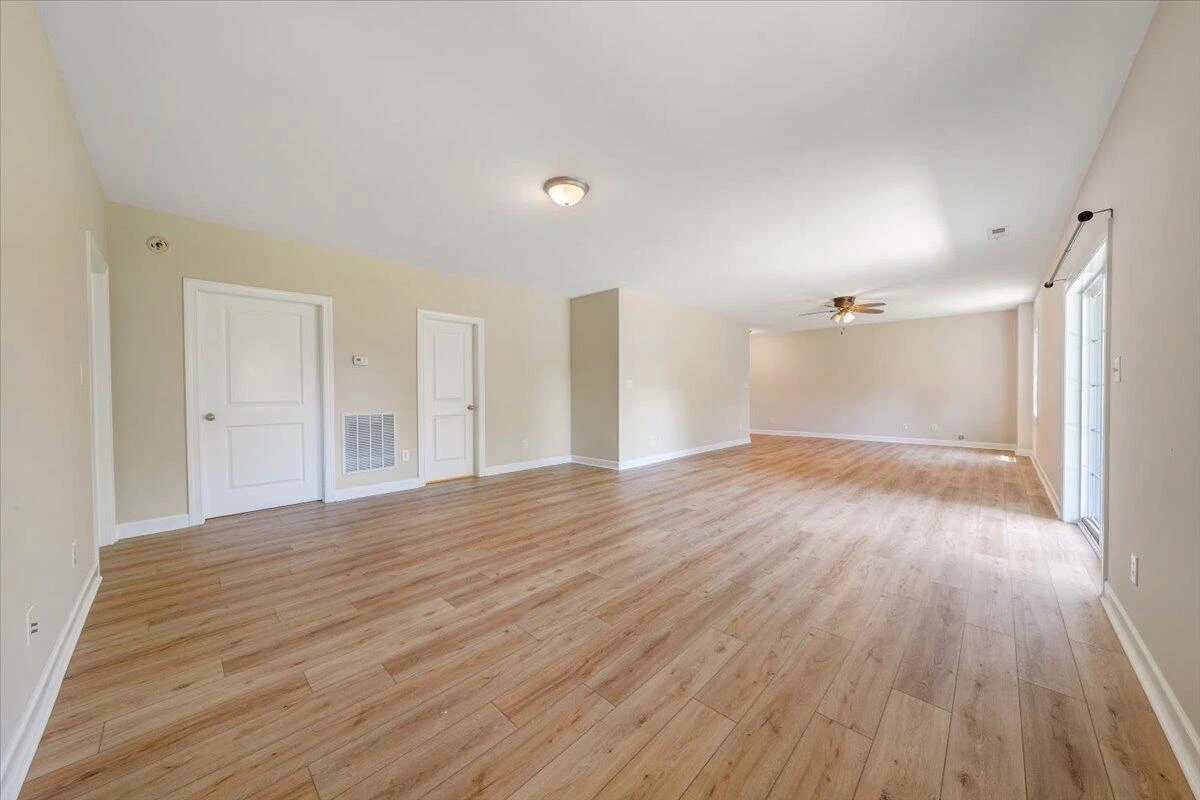 1077 Barrow Hills DR - Photo 49