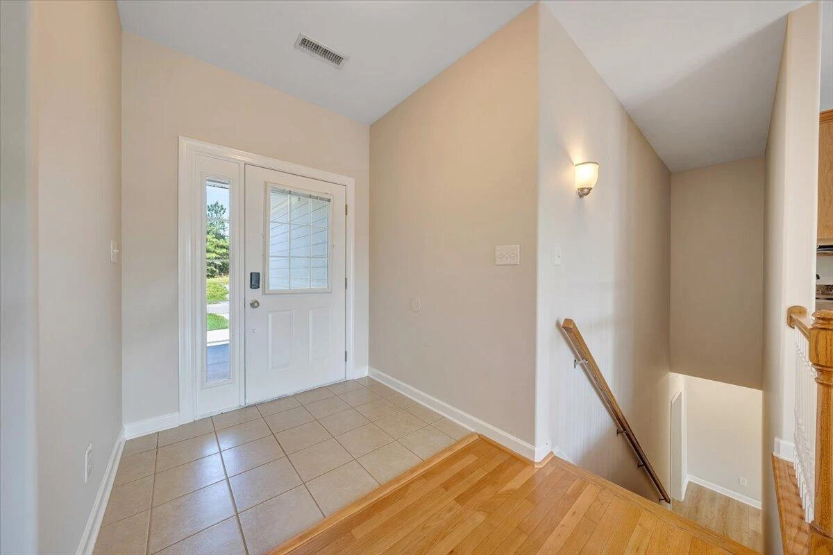 1077 Barrow Hills DR - Photo 5