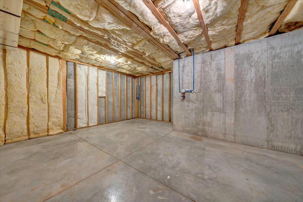 1077 Barrow Hills DR - Photo 57