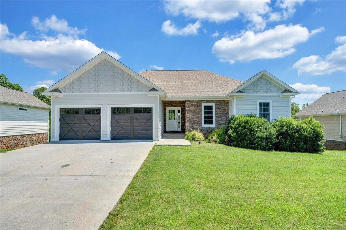 1077 Barrow Hills DR - Photo 64